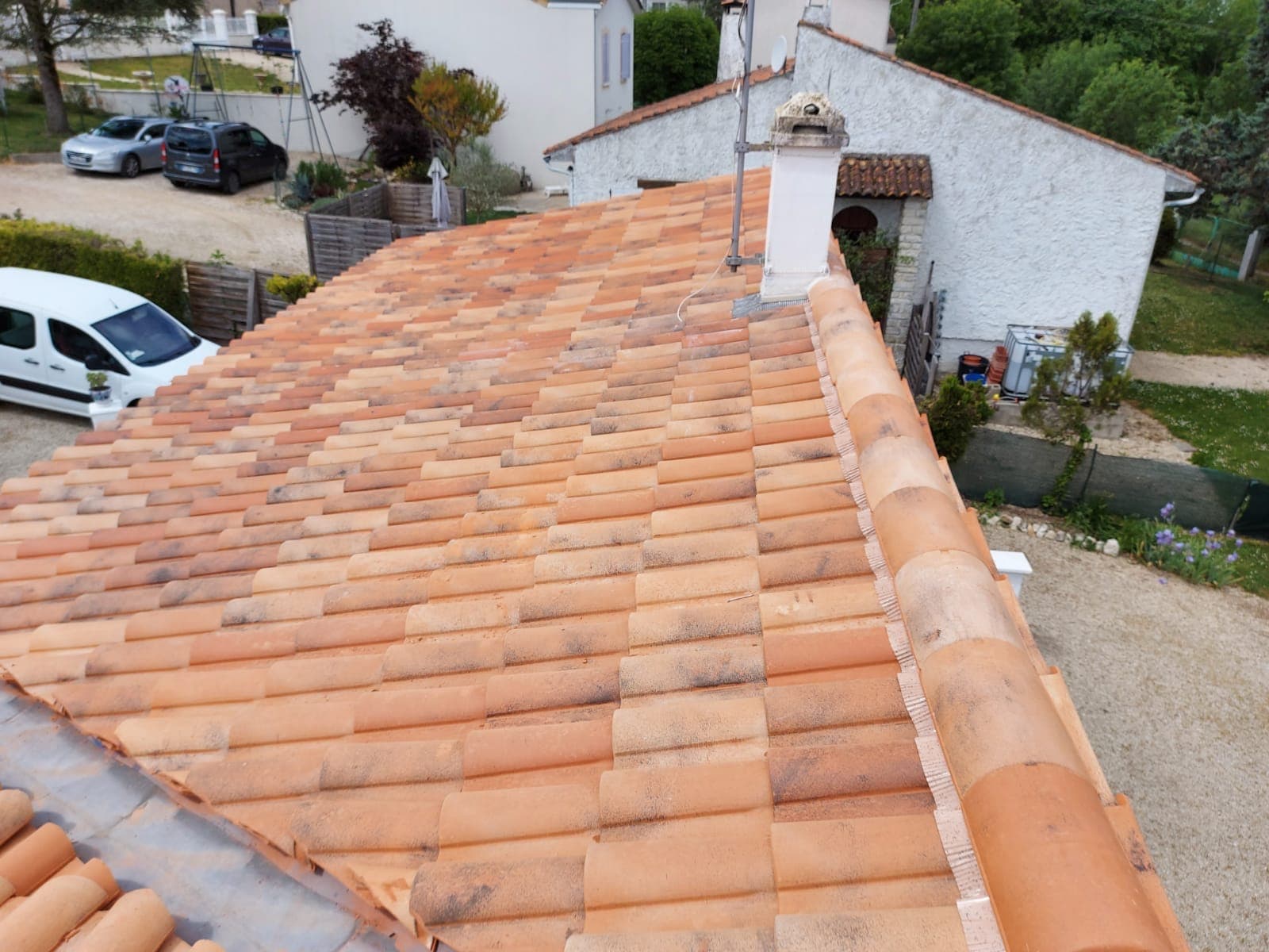 Réfection complète d'une toiture en tuiles (changement de couverture) par Artisans de France