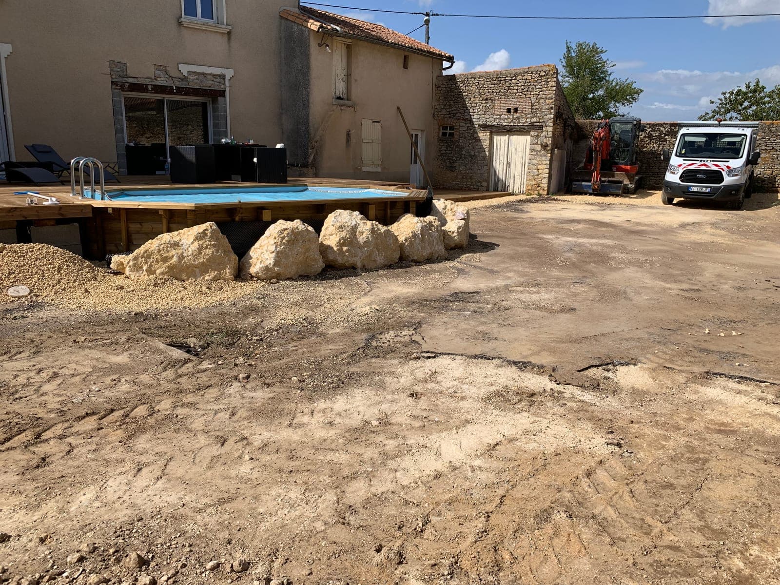 Création de piscine semi-enterrée par Artisans de France
